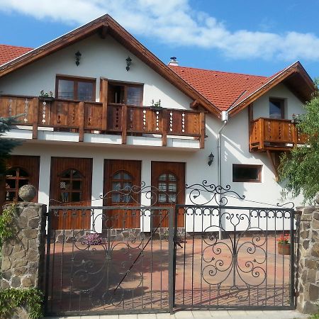 Felso Fogado Bed & Breakfast Felsőtold Екстериор снимка