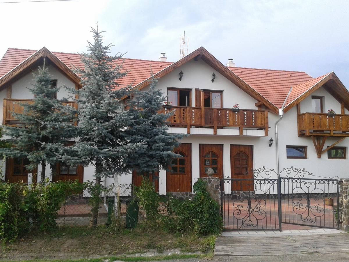Felso Fogado Bed & Breakfast Felsőtold Екстериор снимка