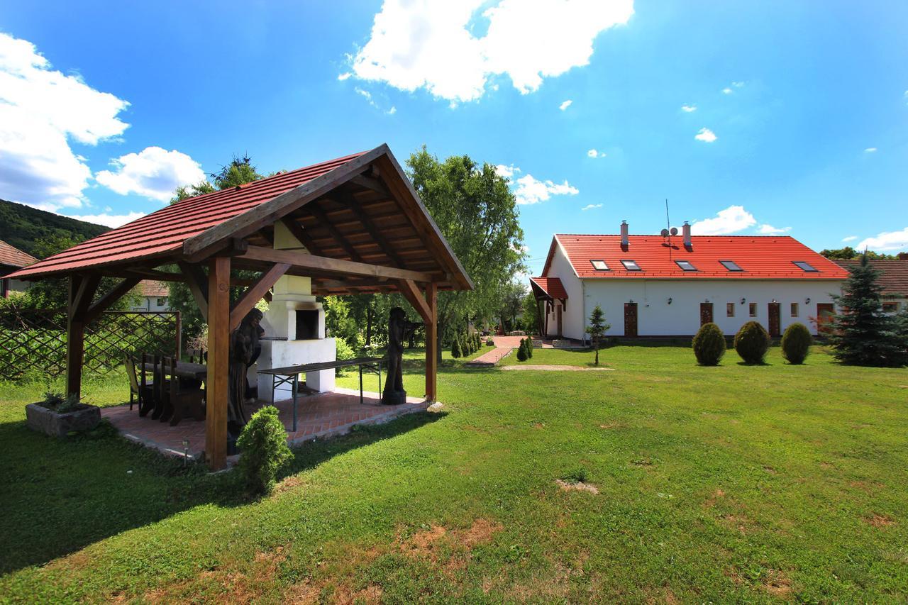 Felso Fogado Bed & Breakfast Felsőtold Екстериор снимка