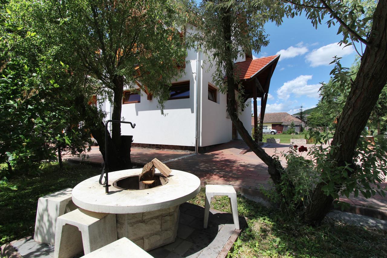 Felso Fogado Bed & Breakfast Felsőtold Екстериор снимка