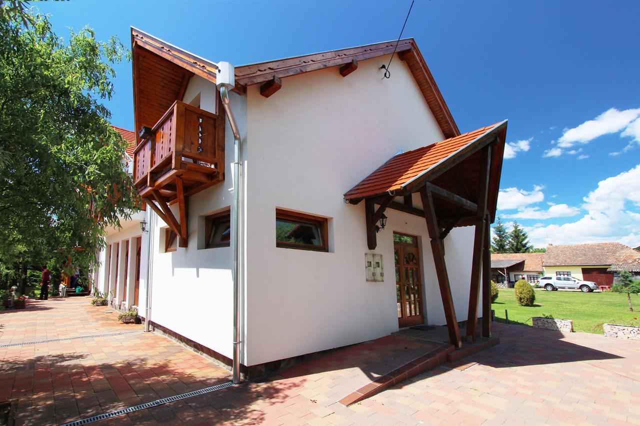 Felso Fogado Bed & Breakfast Felsőtold Екстериор снимка