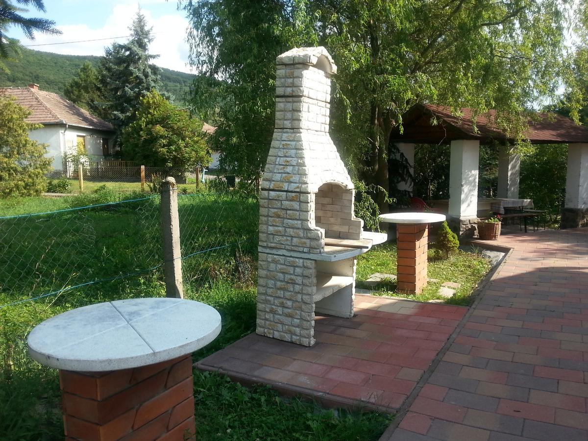 Felso Fogado Bed & Breakfast Felsőtold Екстериор снимка